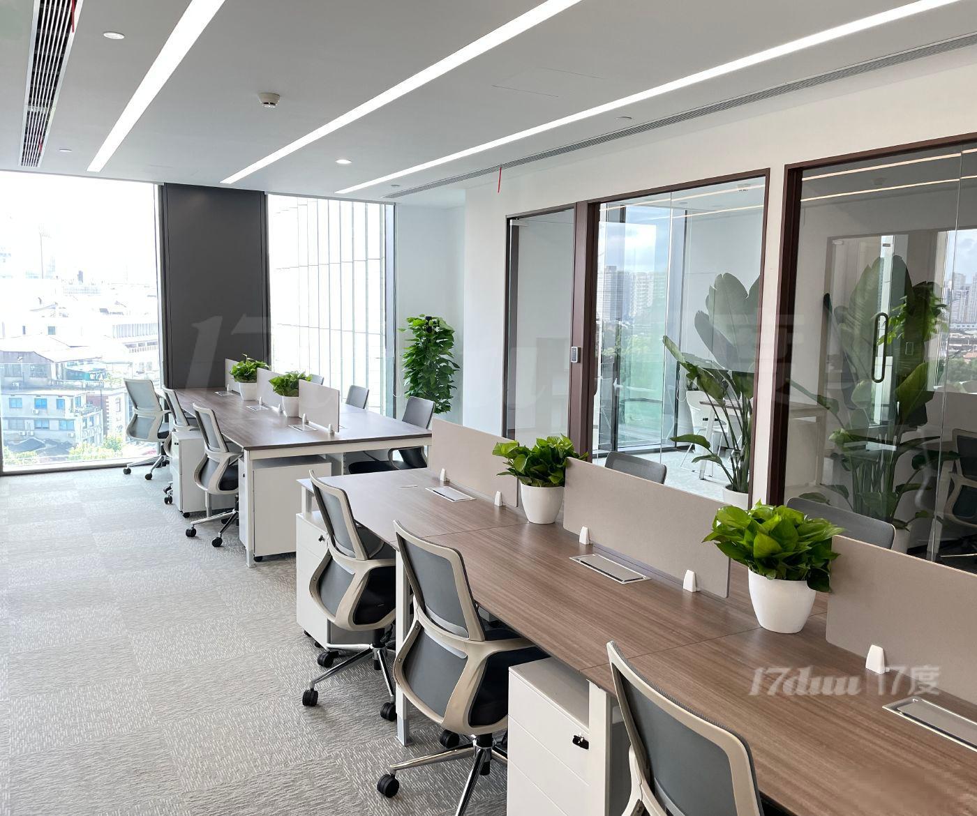 上海马戏城地铁站，龙盛777大厦150平精装修带家具，靠宝华