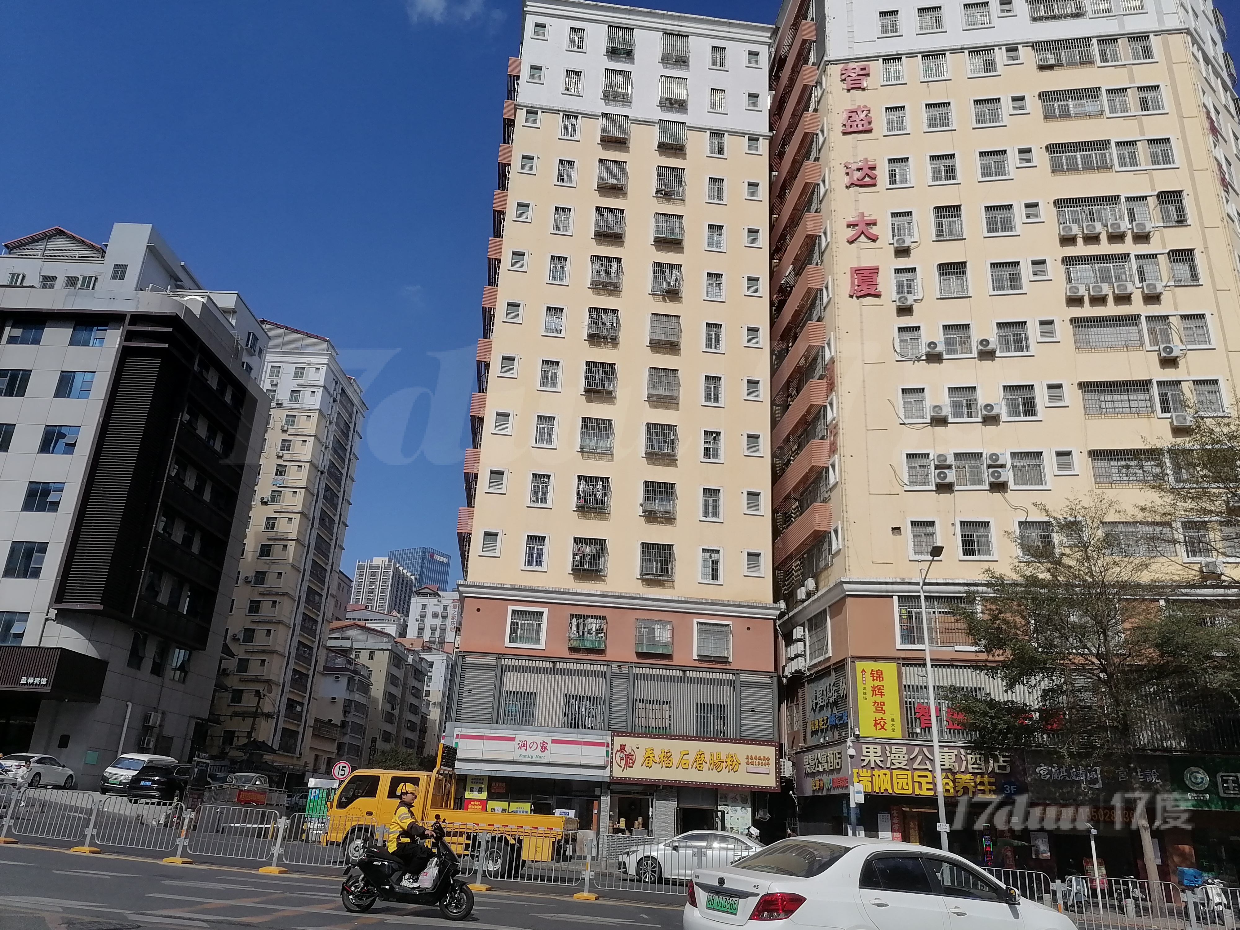 房东招租，十字路口转角铺 50平至450平
