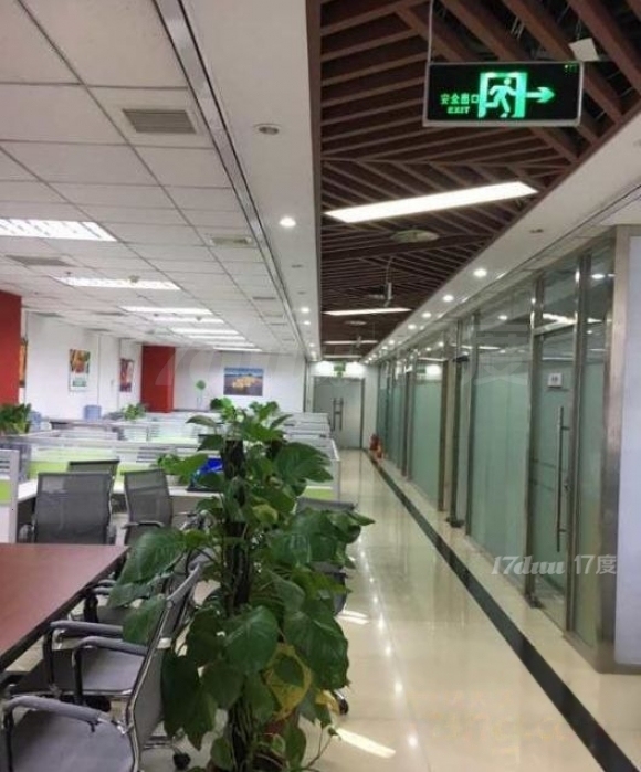 实地拍摄，特价10号线健翔大厦多套纯写，精装带家具，正对电梯