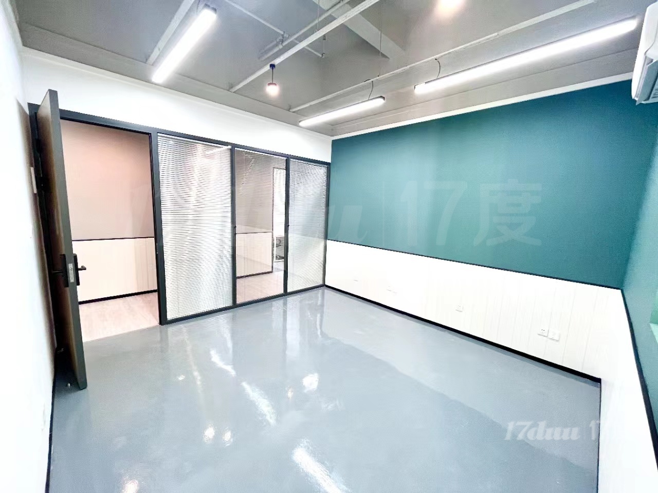 龙岗青春活力创业基地，可直播、电商、烘焙、花店、理发等