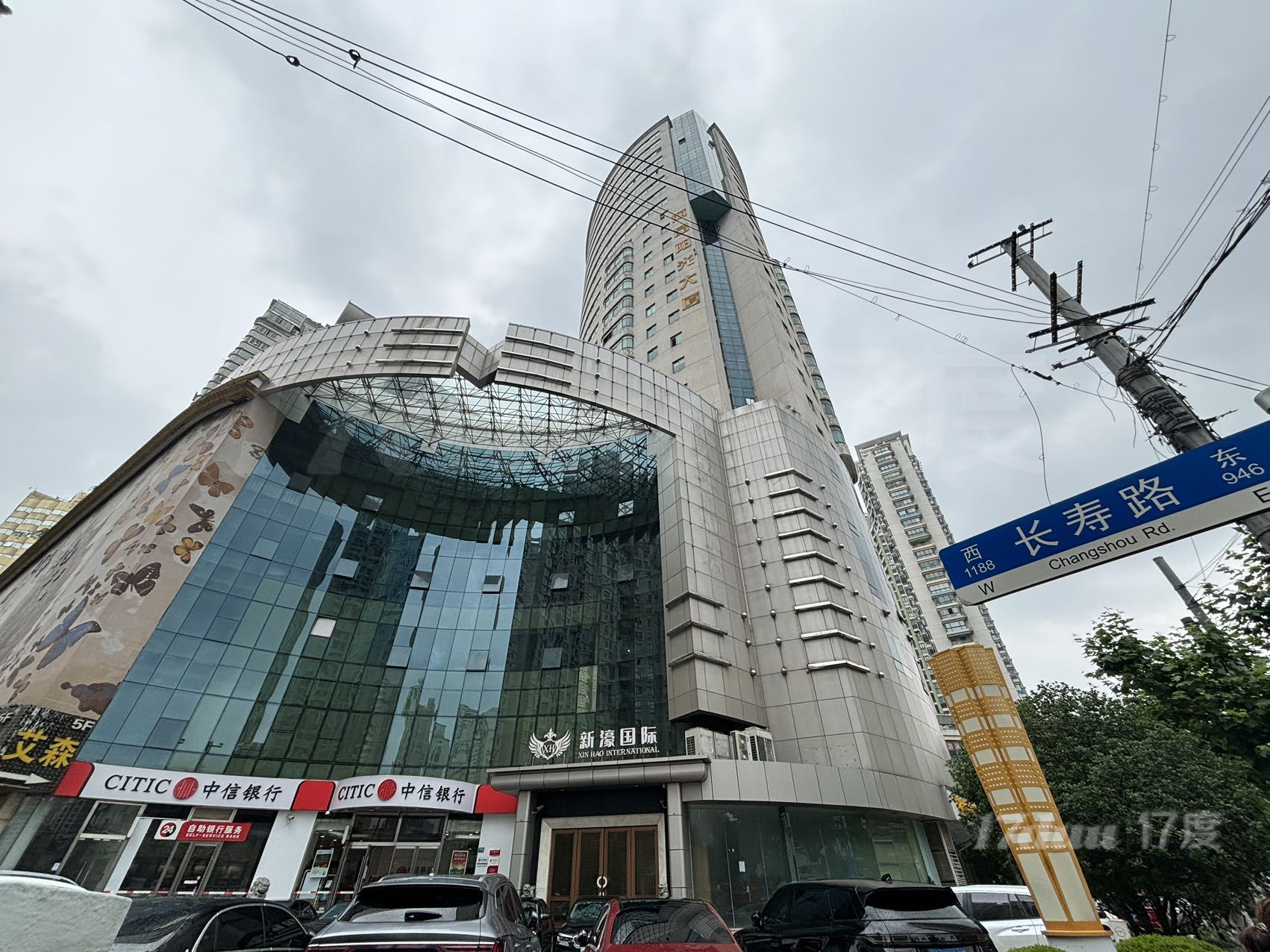双面朝向采光很好 精装家具齐全 武宁路地铁上建 200平现房