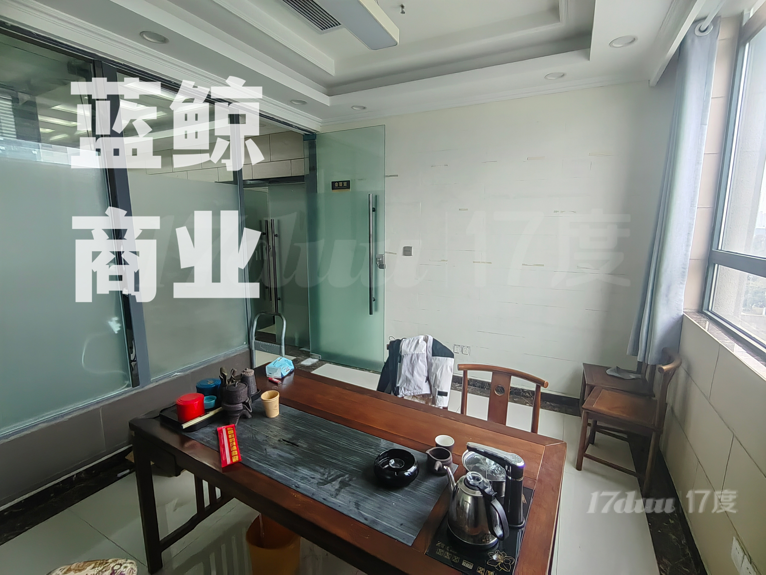 徐州东区 明阳广场240平隔断已做好精装带家具 需要联系