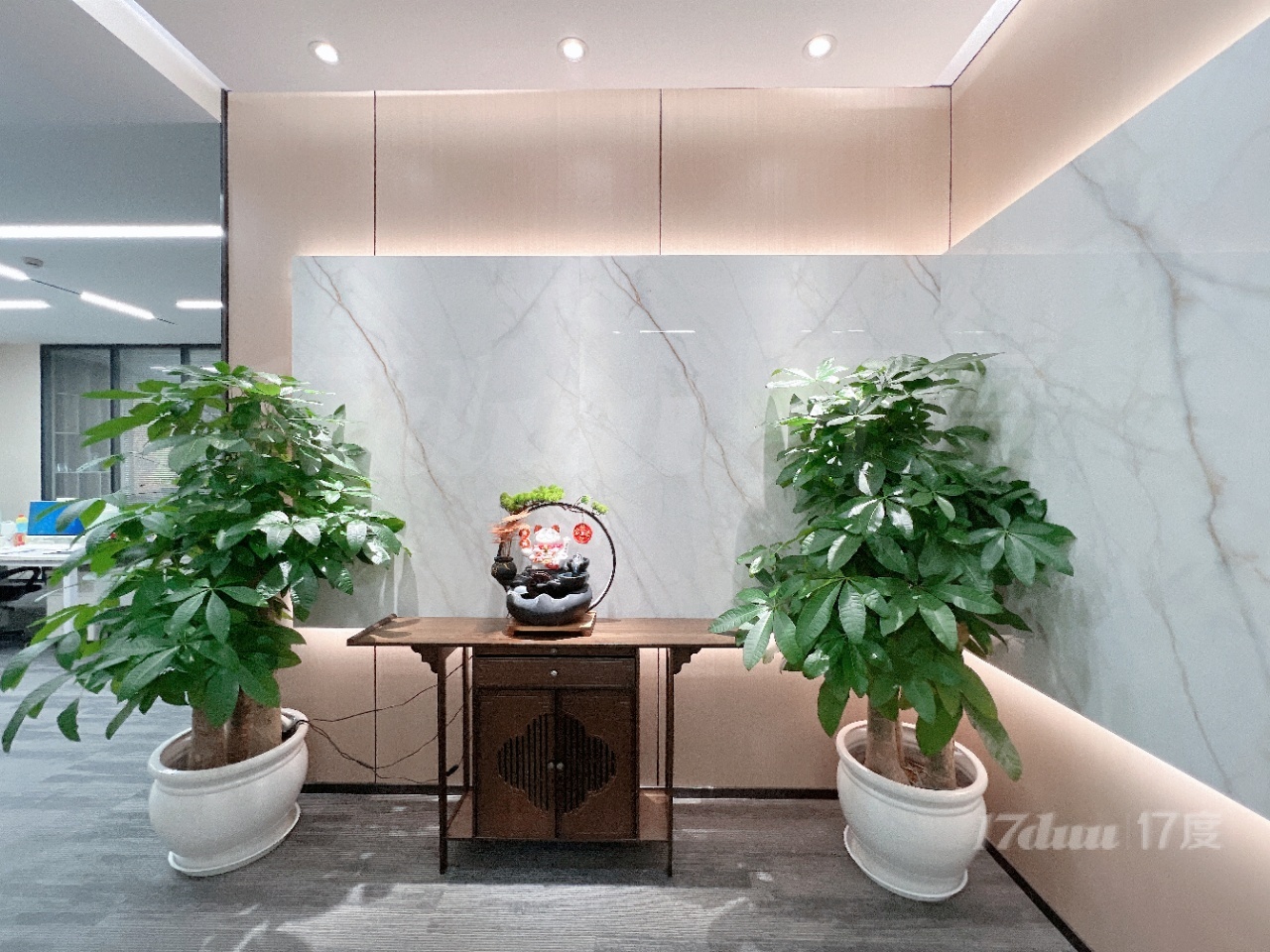 钱江豪华装修办公室特惠出租，设备齐全