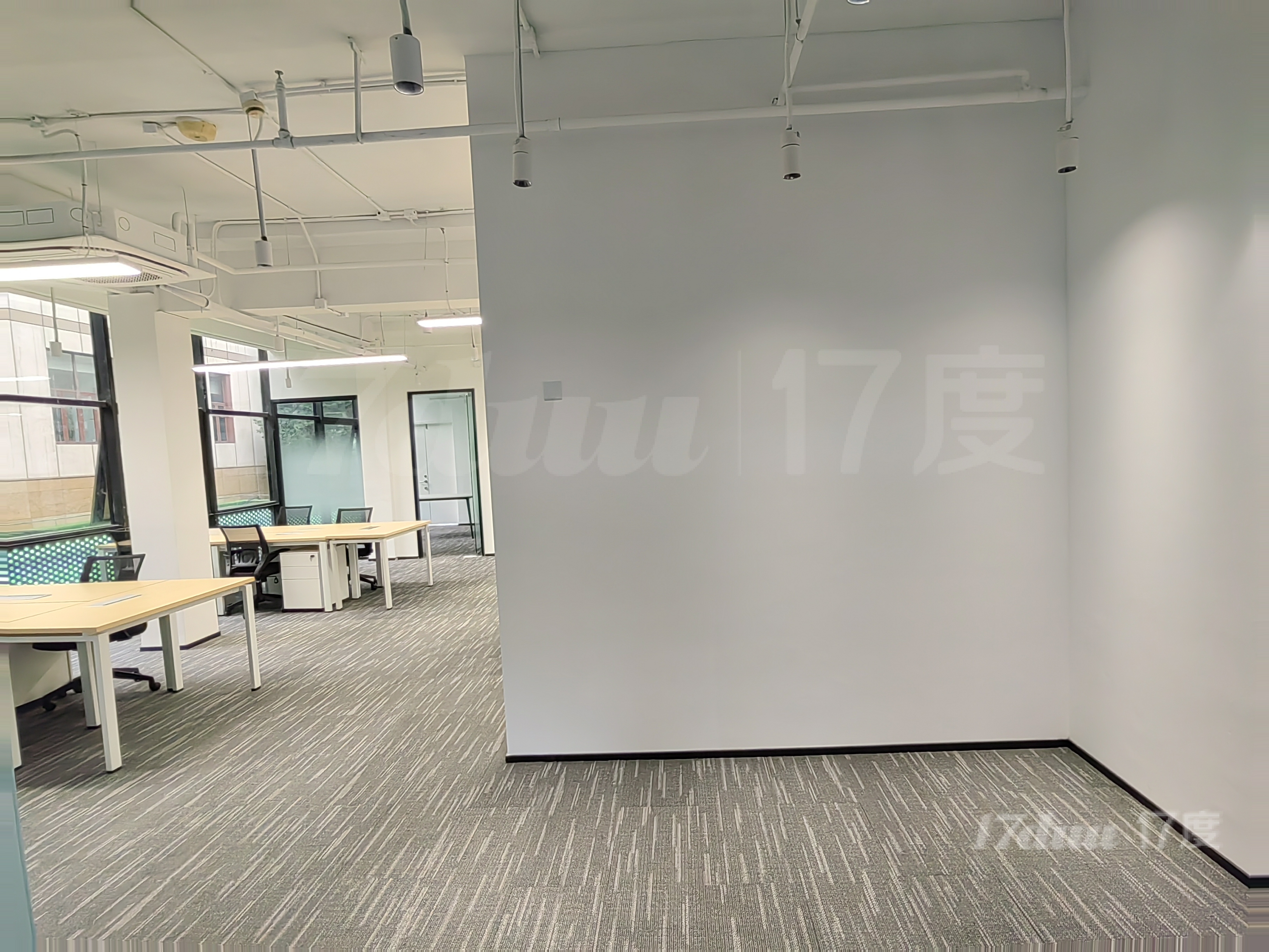 闹市氧吧！独立空调 通上下水 2号4号线中山公园延安西路江苏
