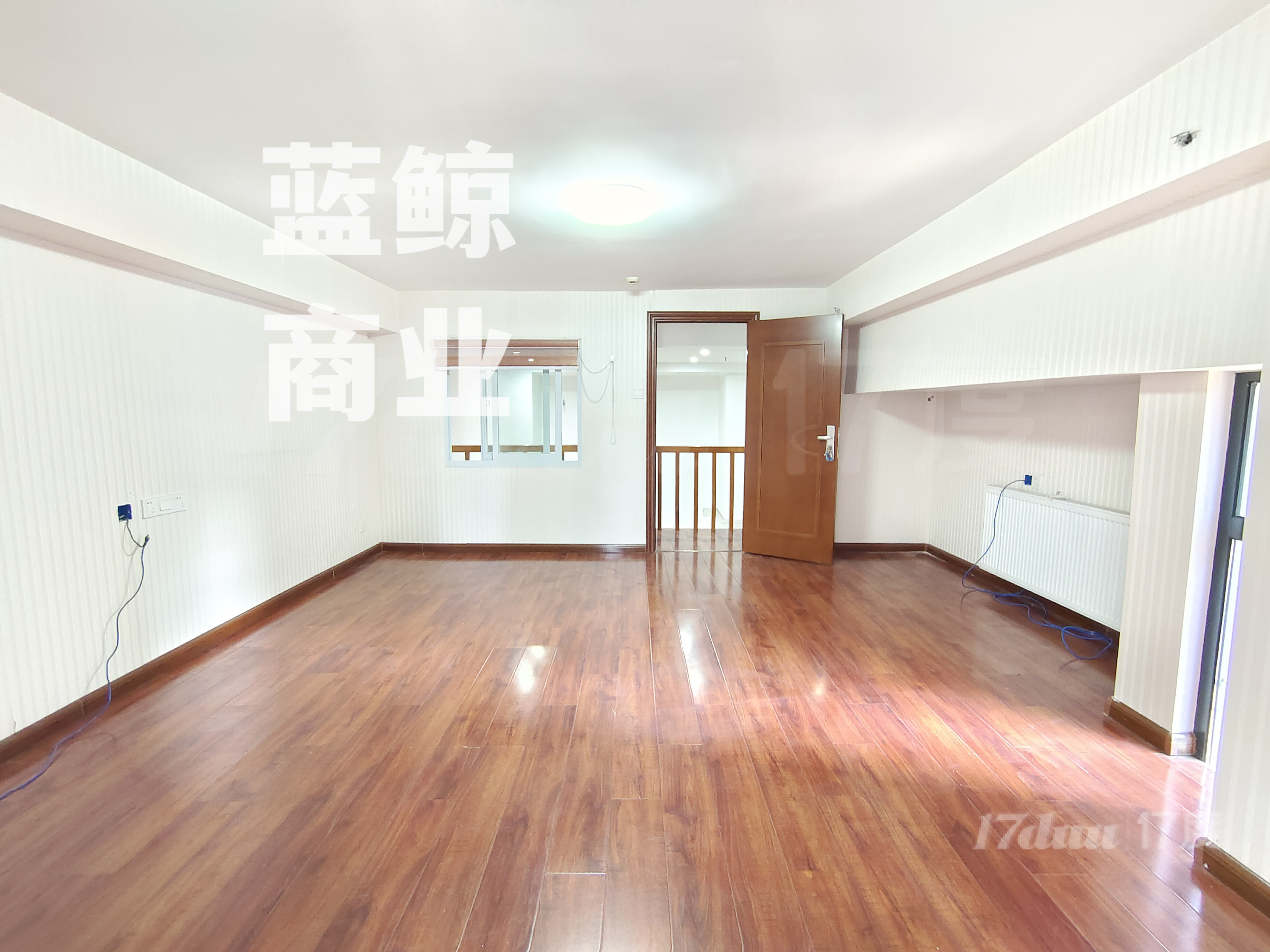急租万达旁绿地复试400平办公楼