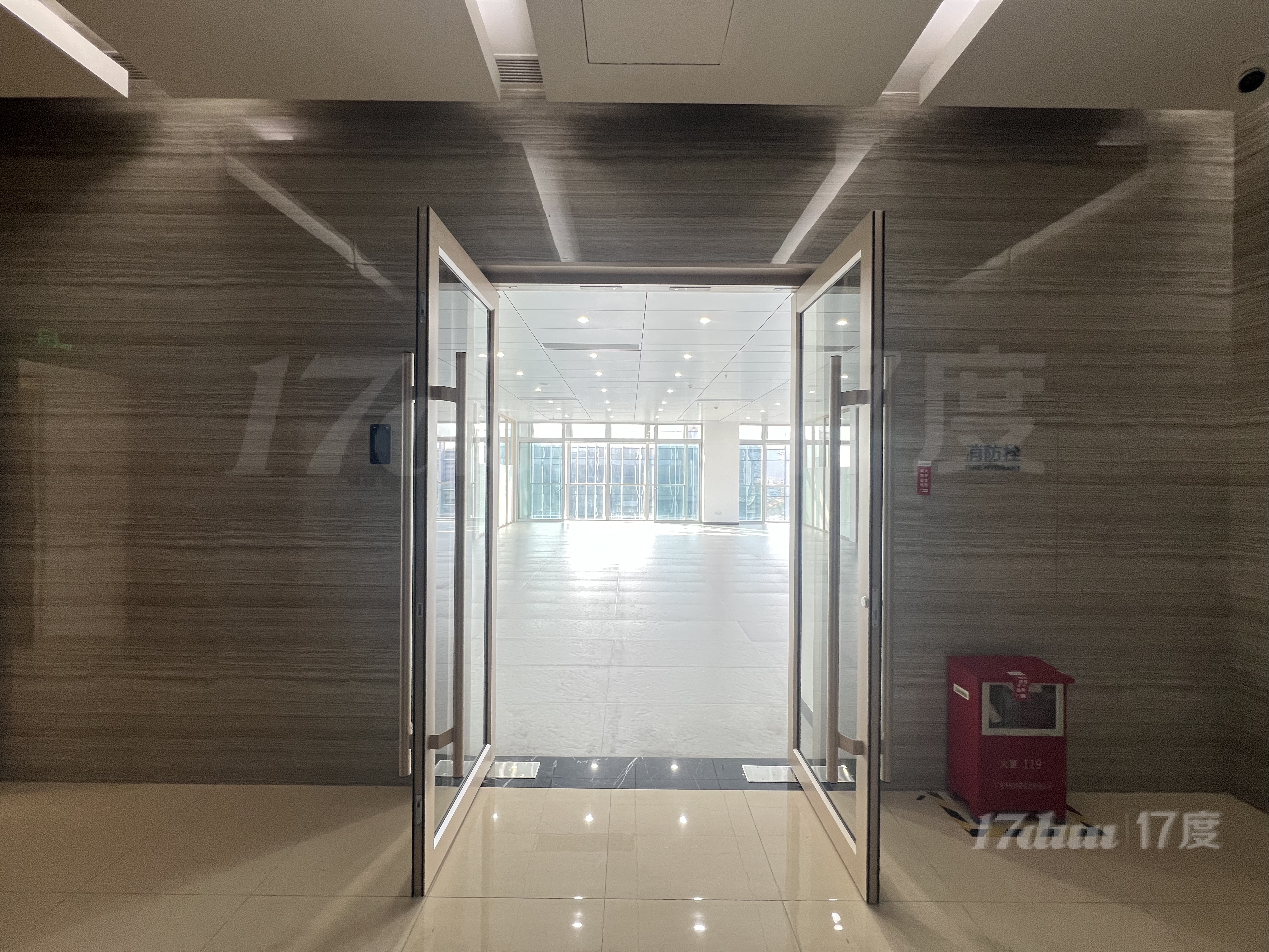 南海大型综合体办公室，全新装修出租，价格细谈