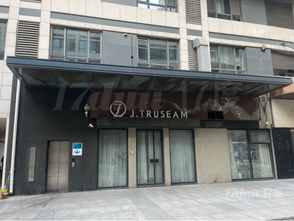 三里屯新东路纯一层商铺出售 现在是高级定制