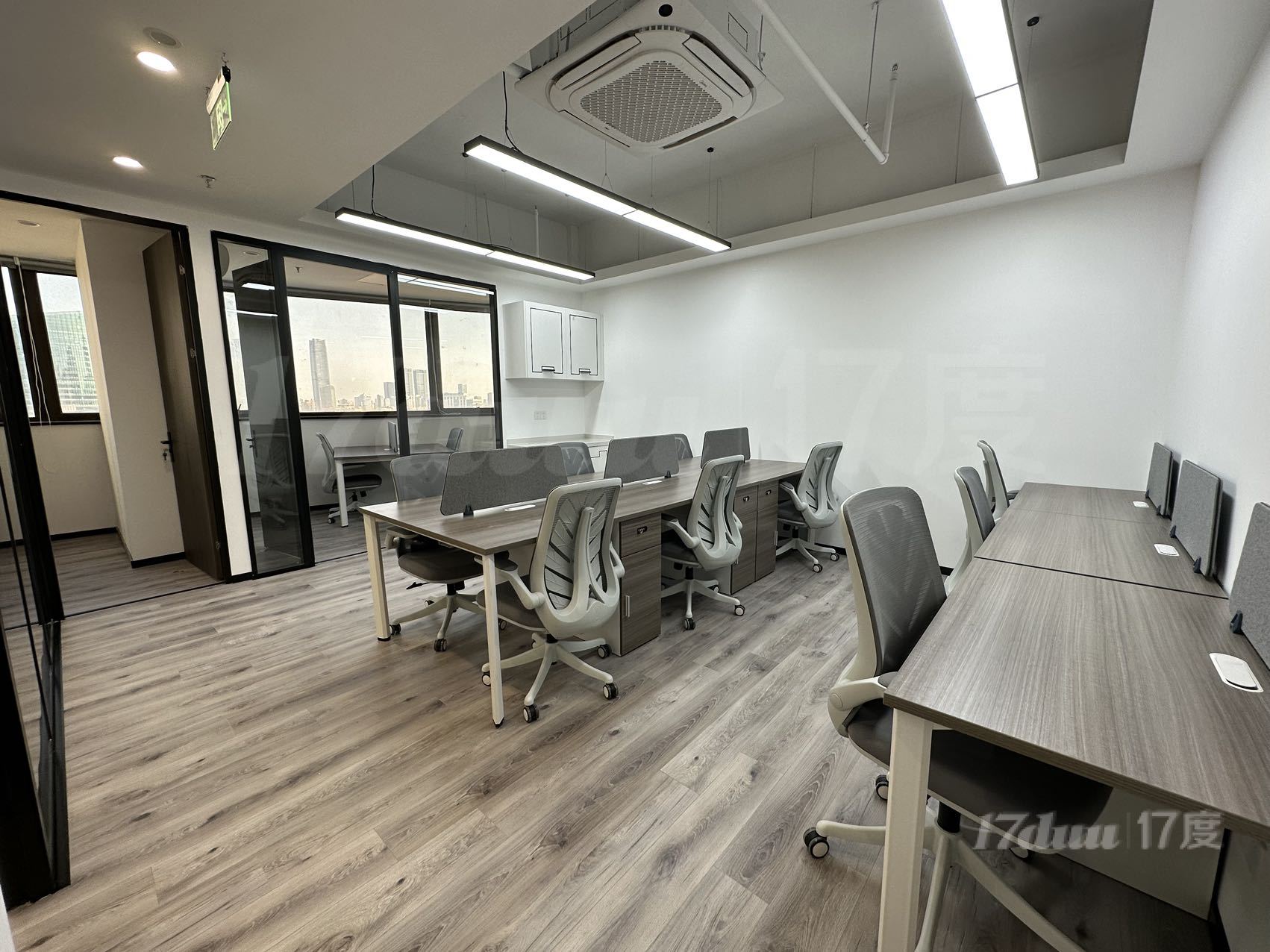 金融广场 地铁2,10号线 带装修 送家具 高区 现房