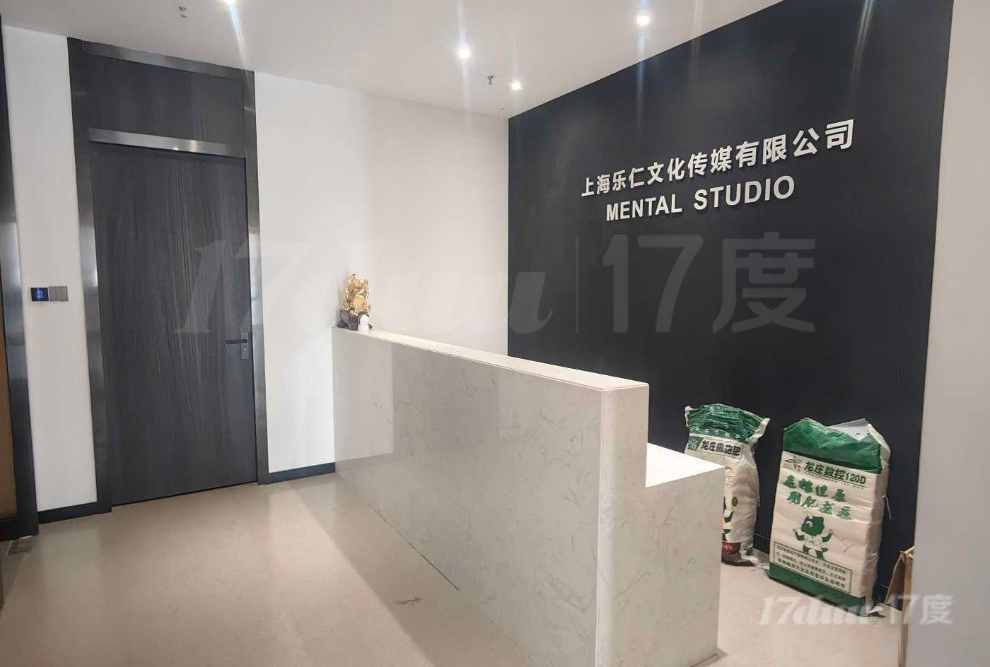 华泰中心整层499平，东南朝向，精装修带隔断，拎包入住