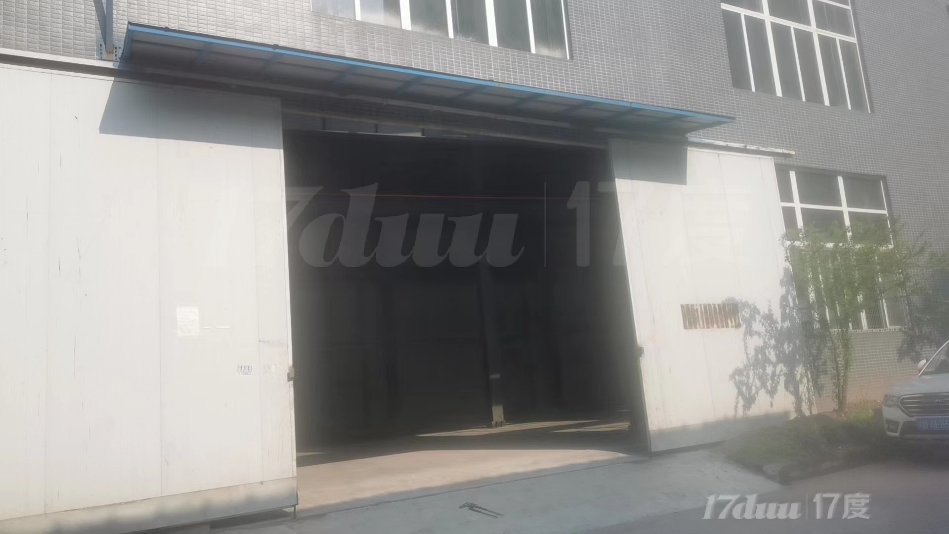 工业园区，靠近高速路口交通便利，价格实惠