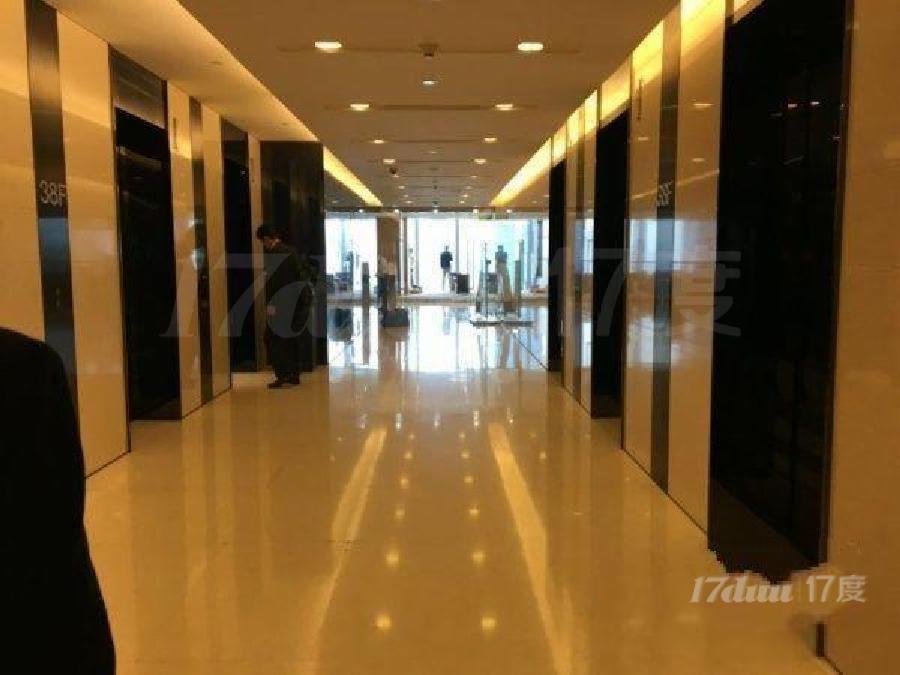 地铁覆盖，落地景观窗，高端品质租户，多种面积房型正