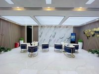 鸿福路口台商大厦主楼，375㎡，5个隔间，家私齐全拎包办公