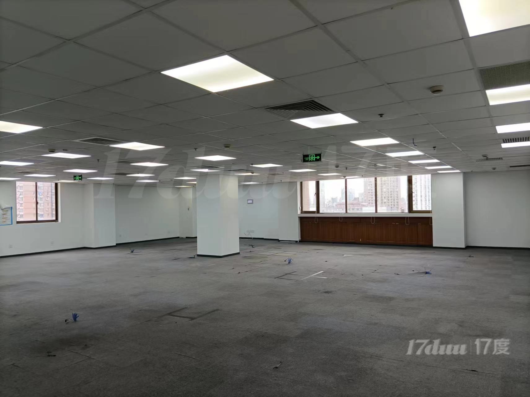 嘉善路地铁口上盖 精装修带家私办公 户型方正 采光好 