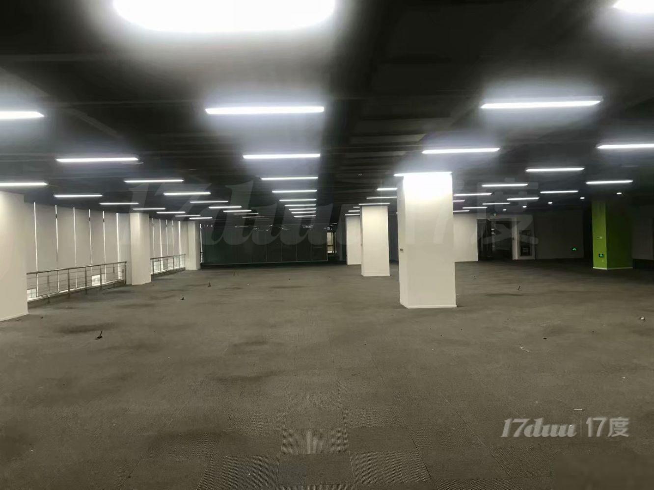 康桥镇政府所在园区 得房率高 全玻璃幕墙环境好 交通便利