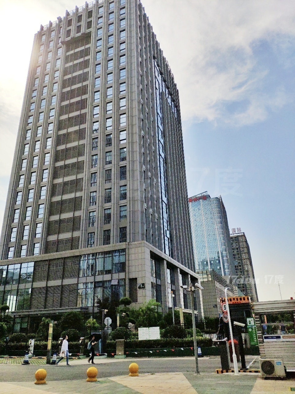 浦东新区高区办公近地铁精装全配拎包办公不限时空调随时可看