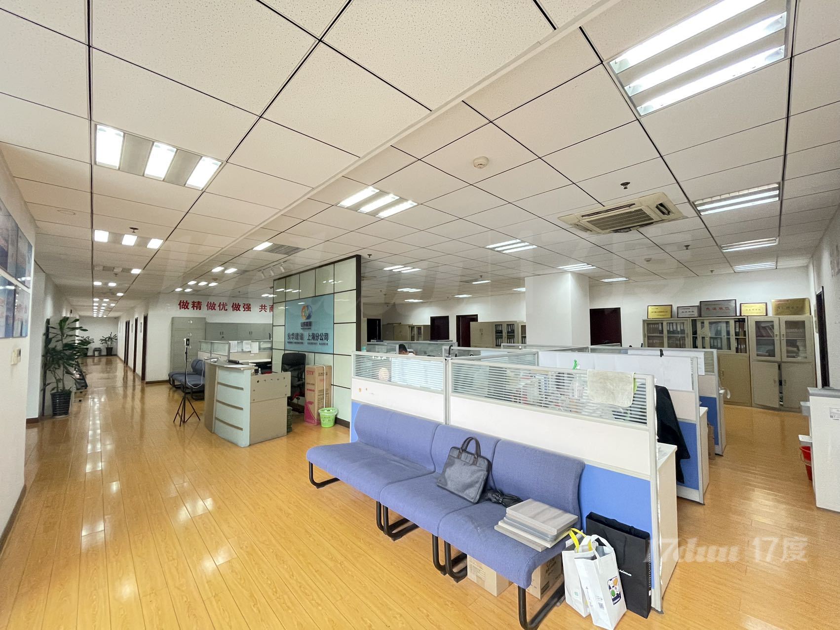 宜山路商圈 汇鑫国际 精装修带家私 双面采光 随时可看