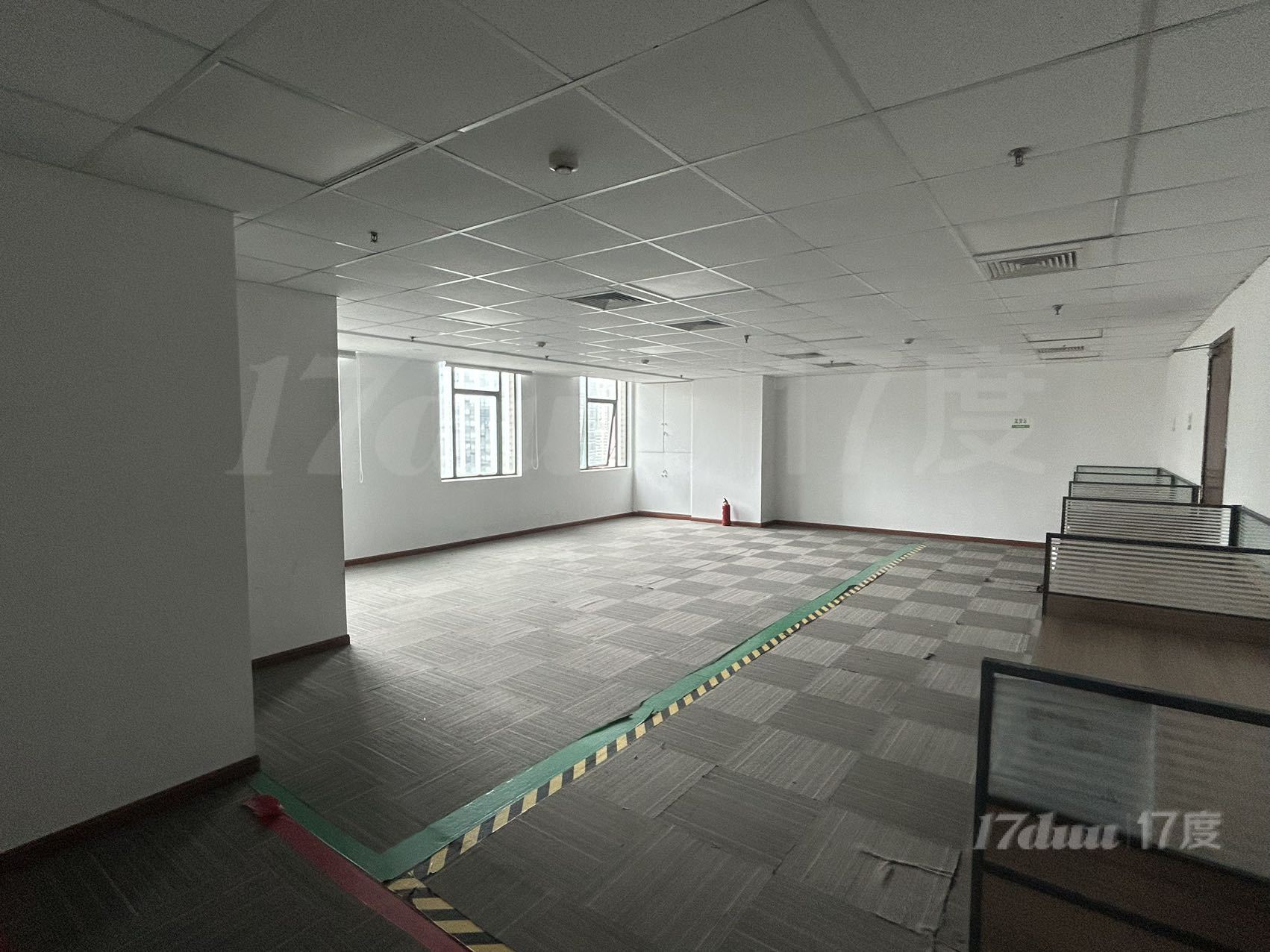 宜山路地铁口 景鸿大楼 精装修双面采光 随时可看