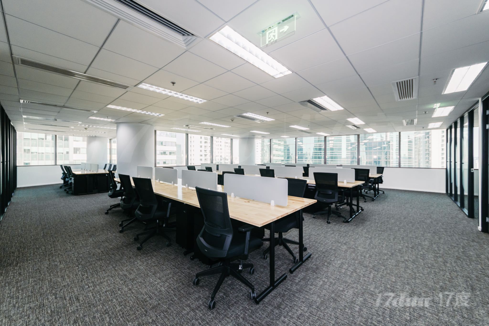 甲级楼盘 落地窗 恒汇国际大厦精装修带家具310平 可选择