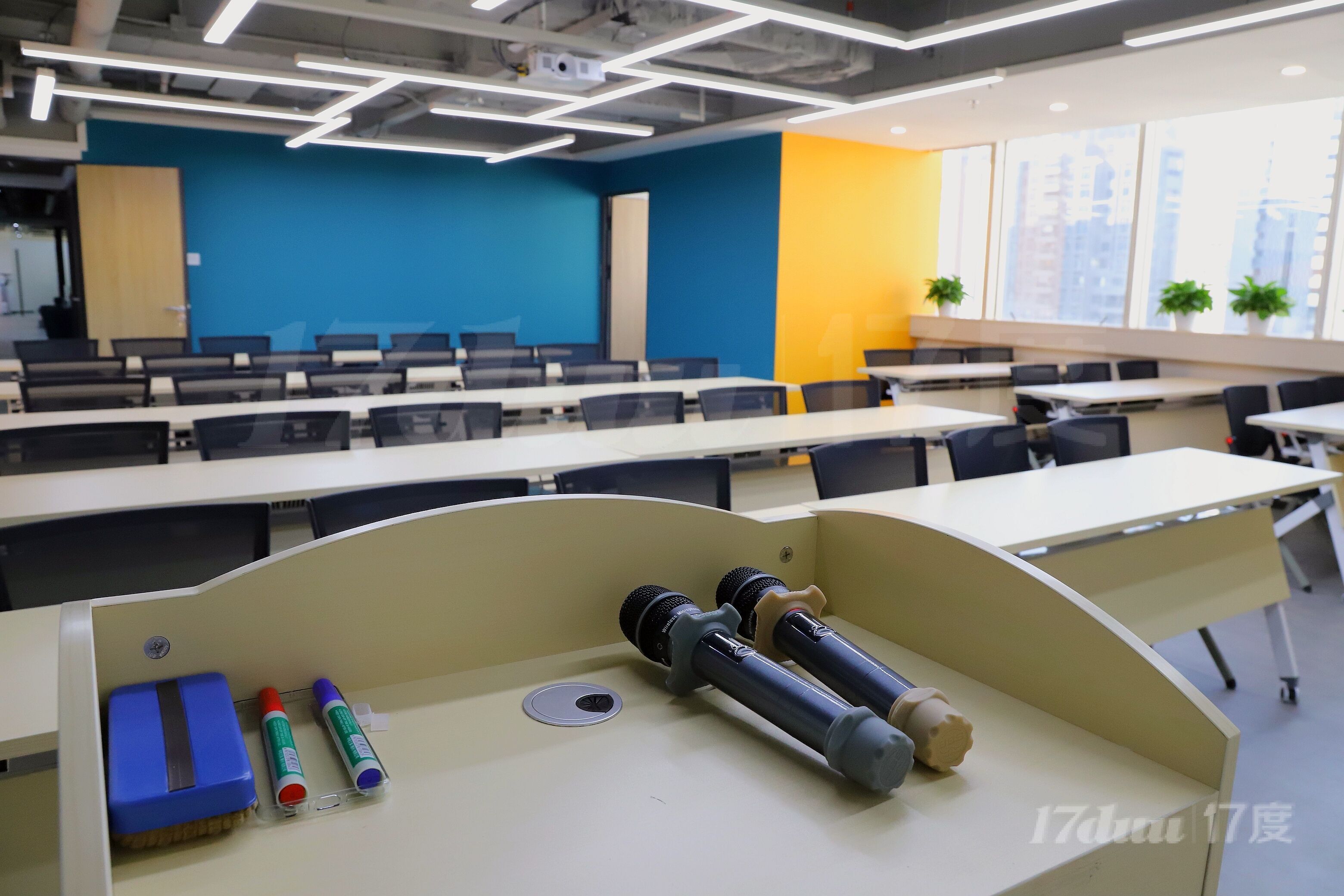 华强北培训教室出租+会议室出租+团队会议