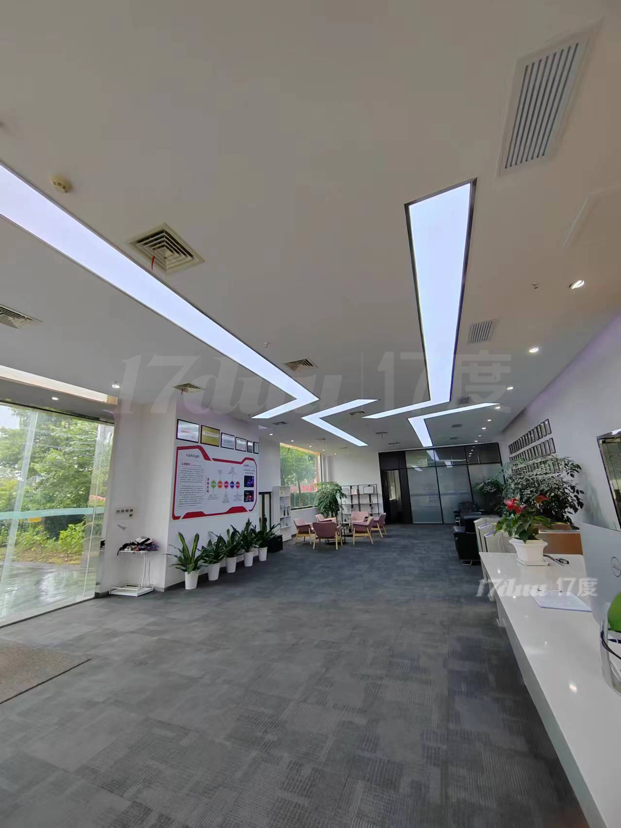 光谷芯中心E区   新出690平 简装写字楼  房东直租