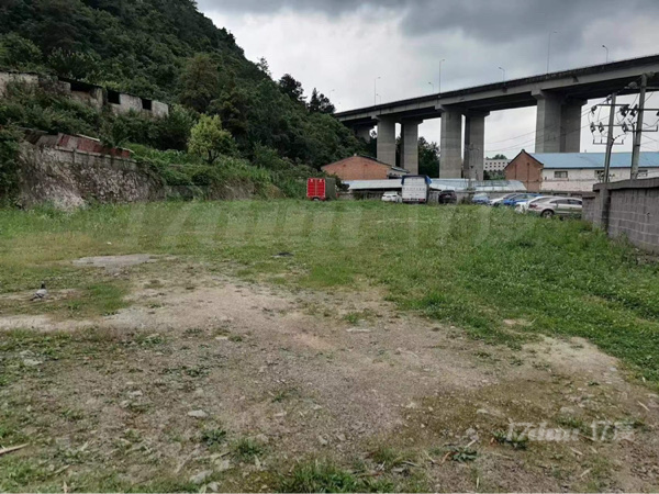 1800平场地?30平一卫一卧室?围墙