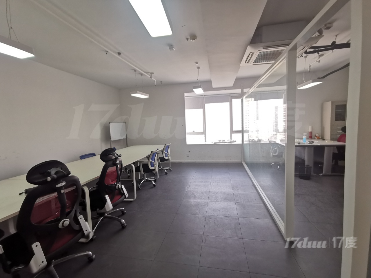 亏本出售，精装带家具，高区视野好，随时看房