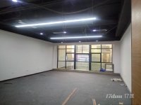 西文街地铁口，84方配家私大通间办公室，3999带独立空调