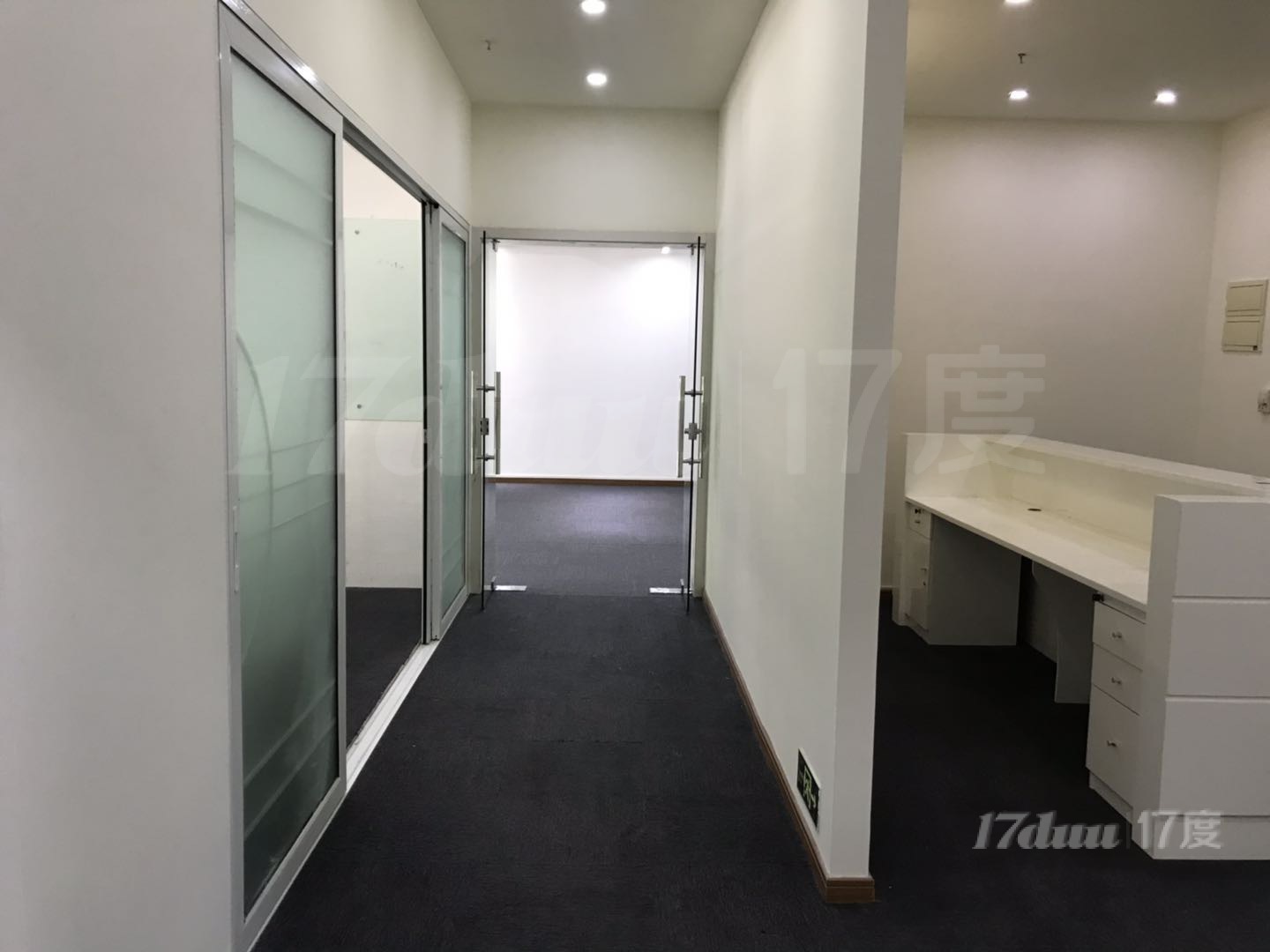 北岸长风精装办公室出租独立空调户型方正，随时看房