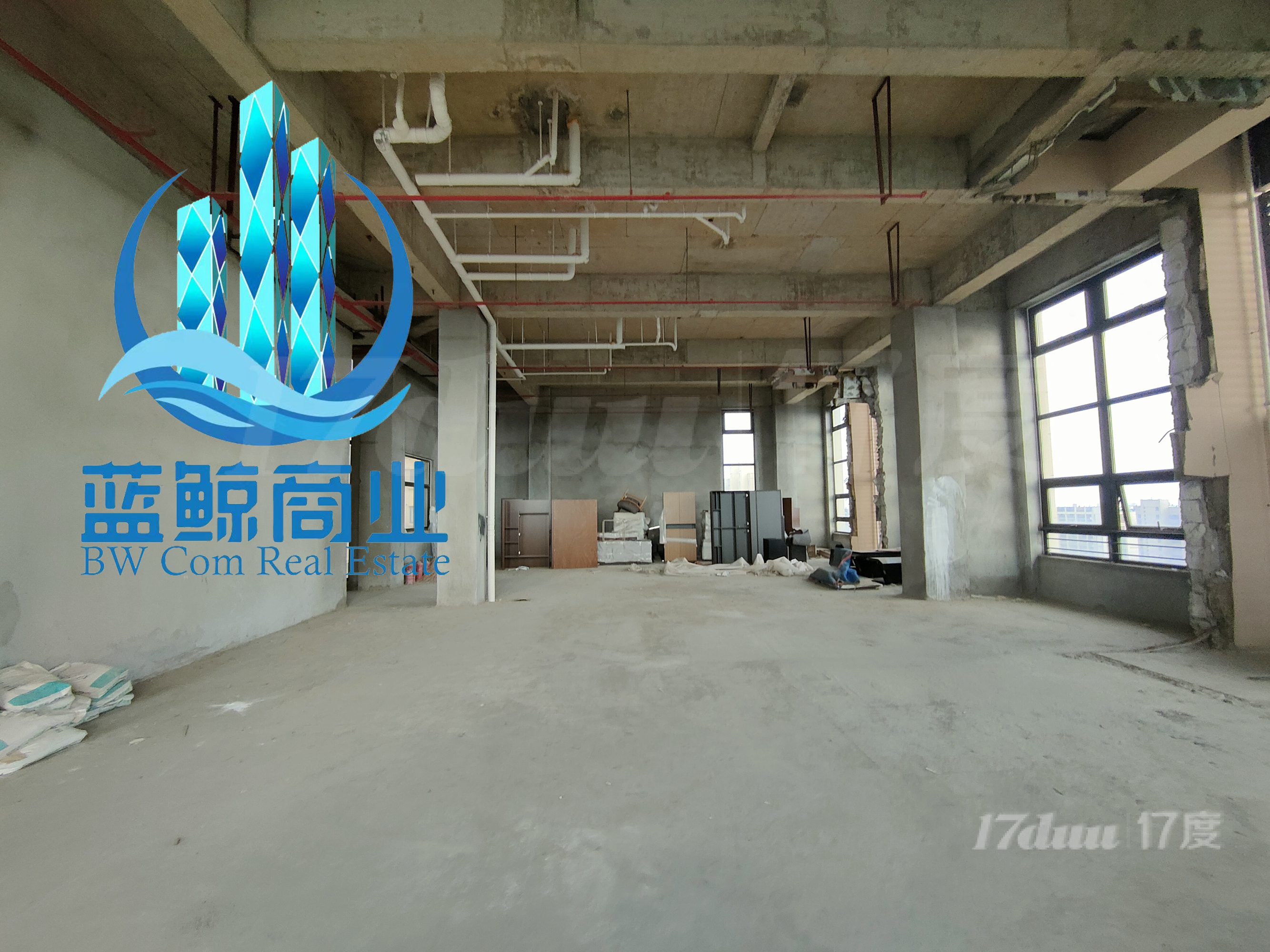 金龙湖旁600平整层纯办公看金龙湖全景的办公室