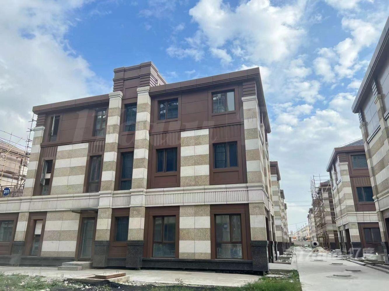嘉定国际汽车城信息产业园，居住办公一体化，附加花园车库，