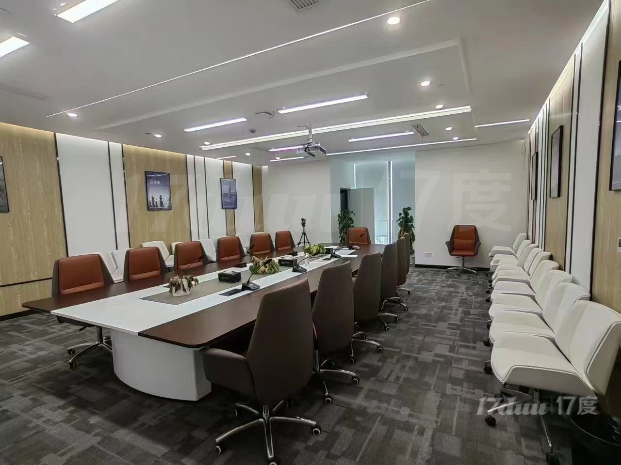 真北路地铁上盖 精装修带家具 双面采光 独立空调加隔断