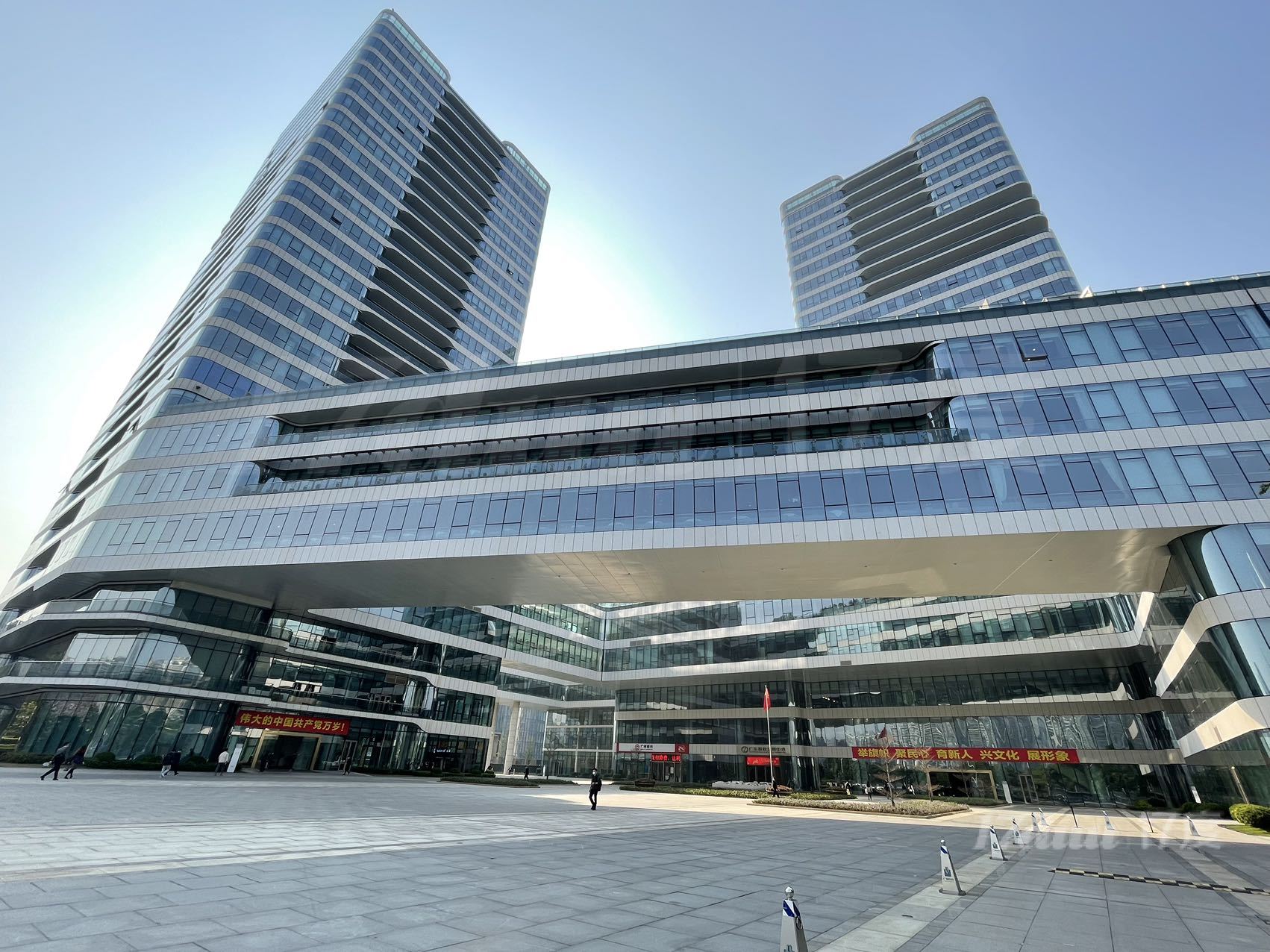 广州塔旁 一线江景 全层精装修2000平 双面阳台