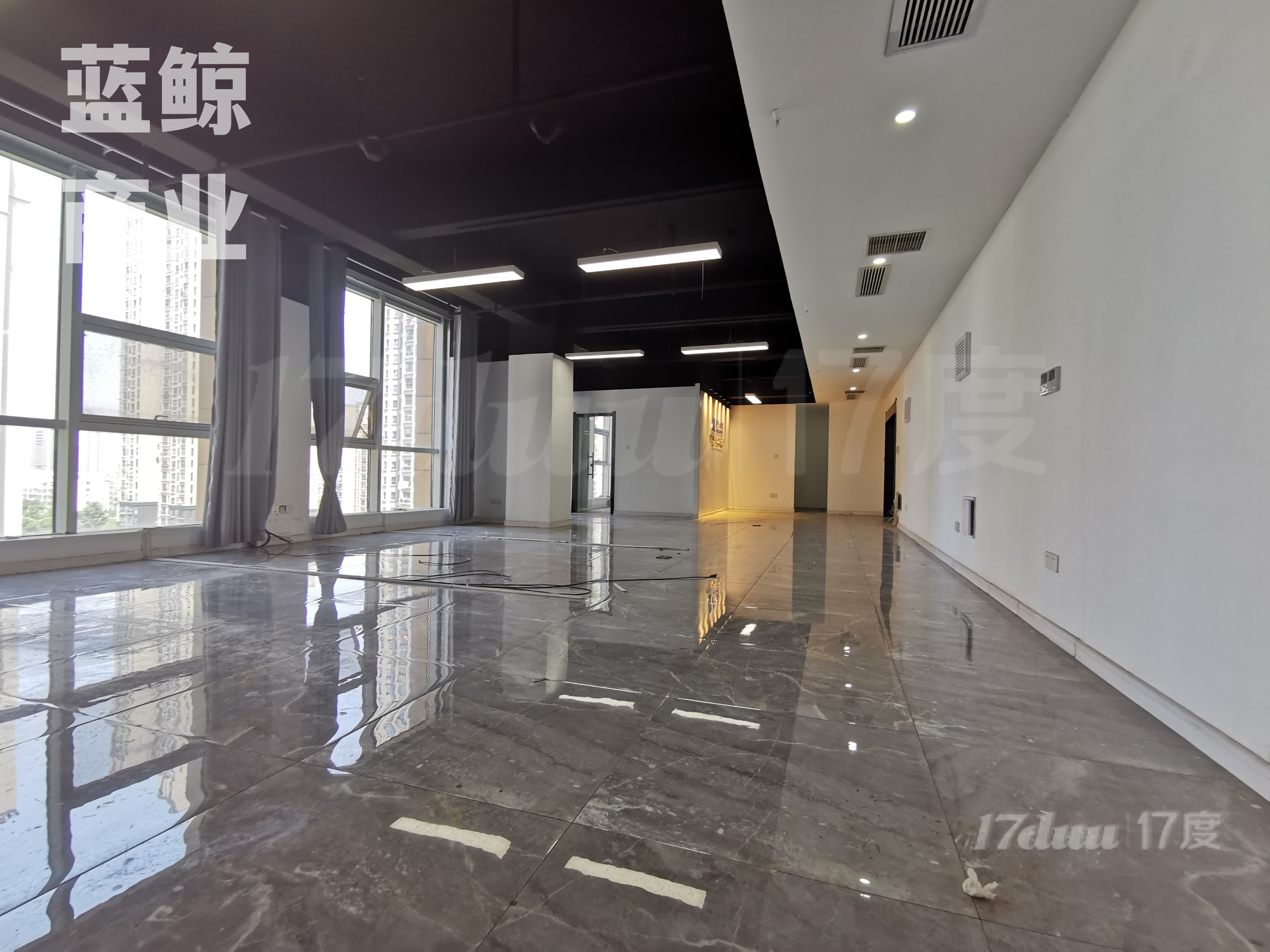 万达附近300平纯办公欢迎看房