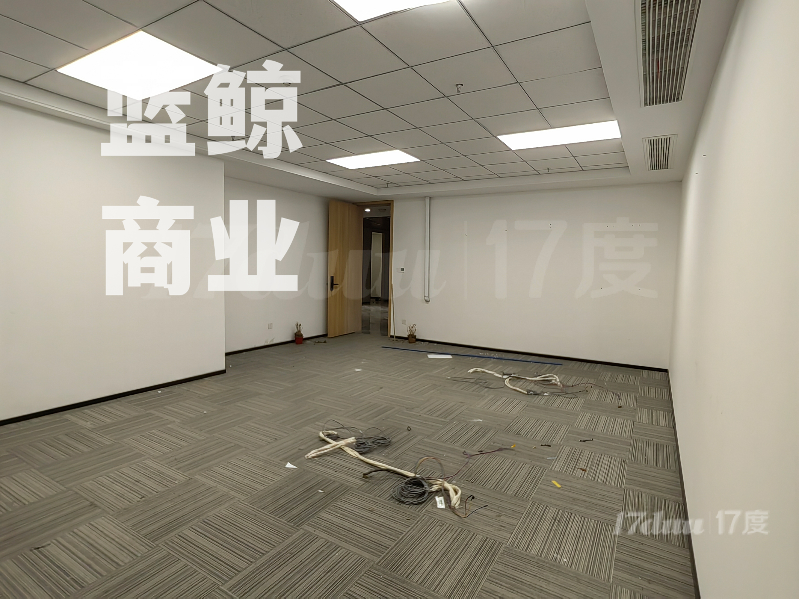 大龙湖旁金融集聚区700平南向纯办公
