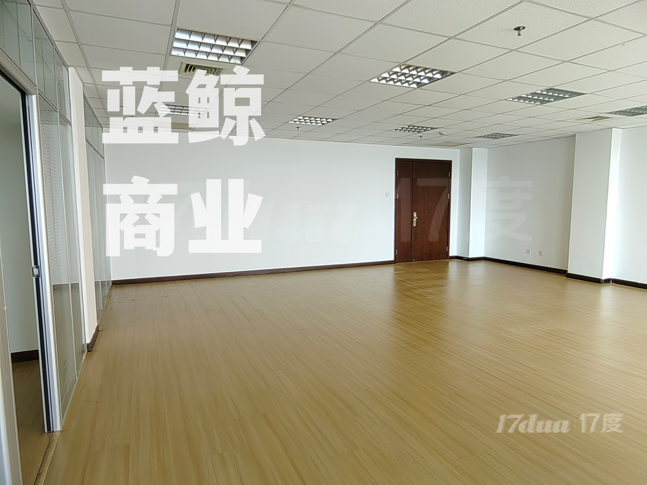 大龙湖吉田商务广场170平，方正朝南，随时看