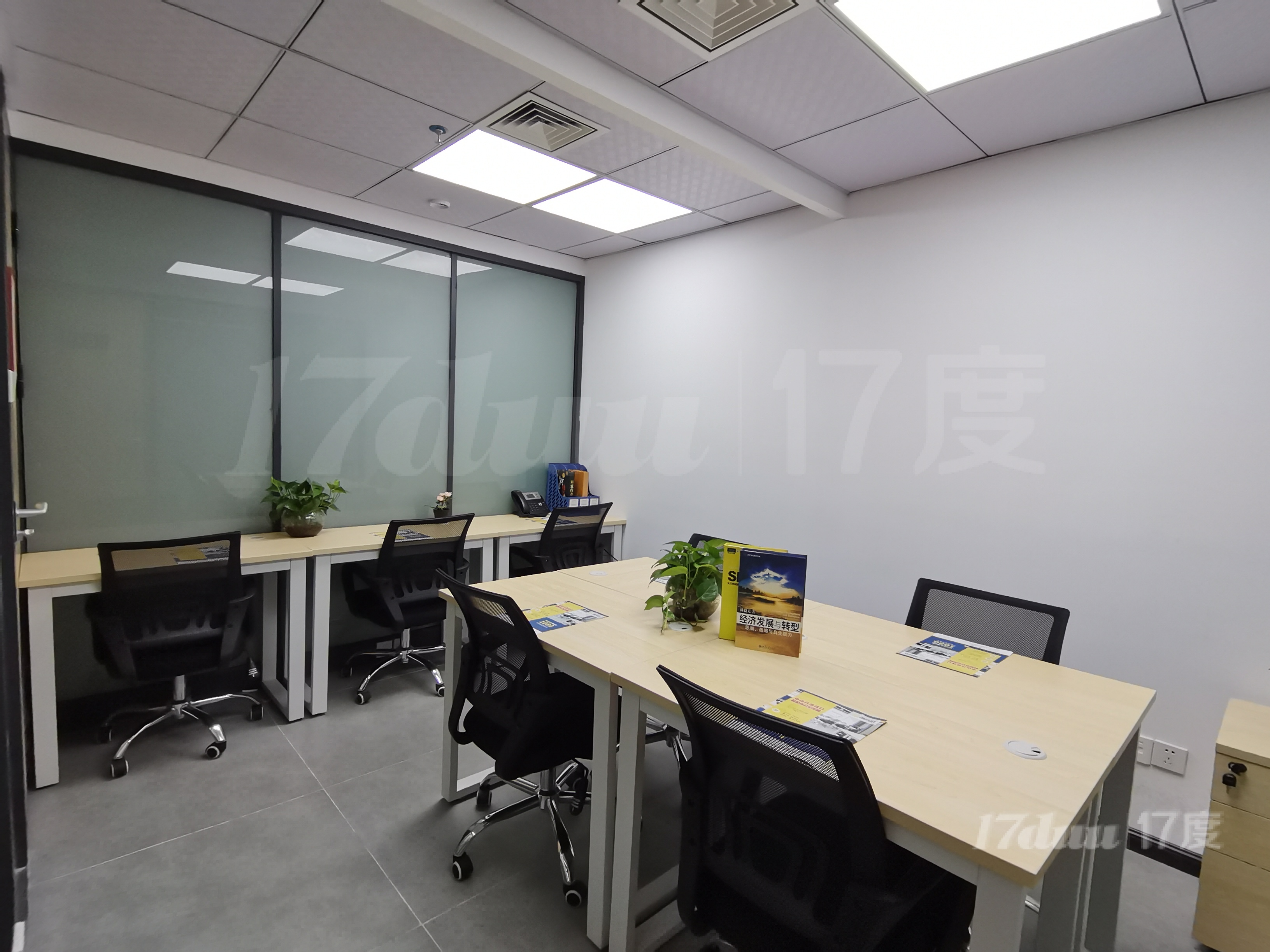 地铁口独立办公室，精装包水电网，拎包办公，工商财税一条龙服务