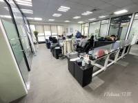 鼎立大厦精装修带家具，户型方正，免租期长