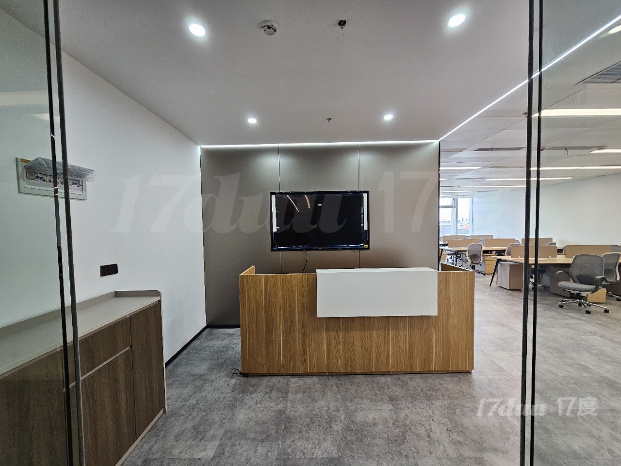 真如环宇城精装带家具，户型方正，落地窗，钥匙看房