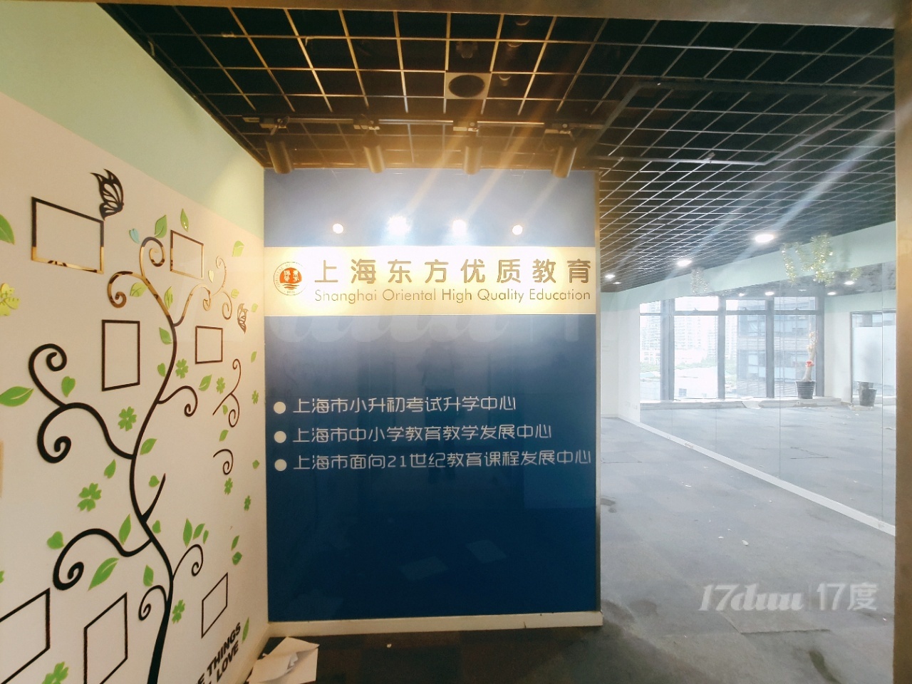 1号线莲花国际广场，精装全配教育 培训行业不限 中庚漫游城