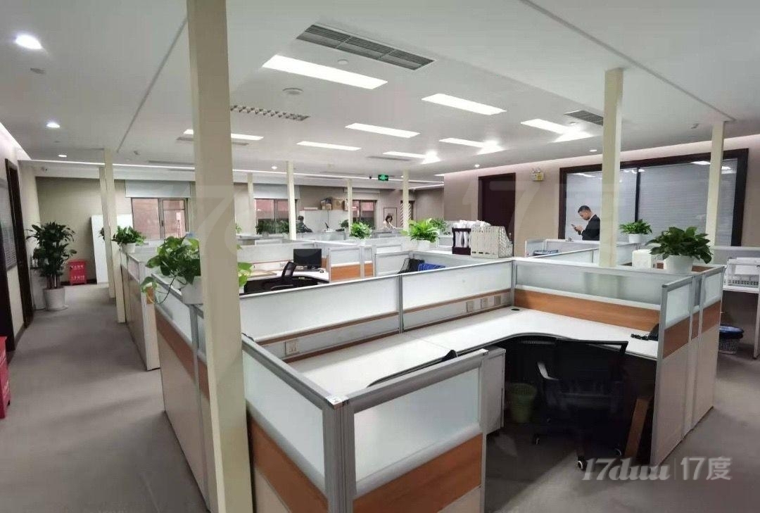 航天桥新出面积 高层独立门头 公园里环境优雅 精装带家具可办