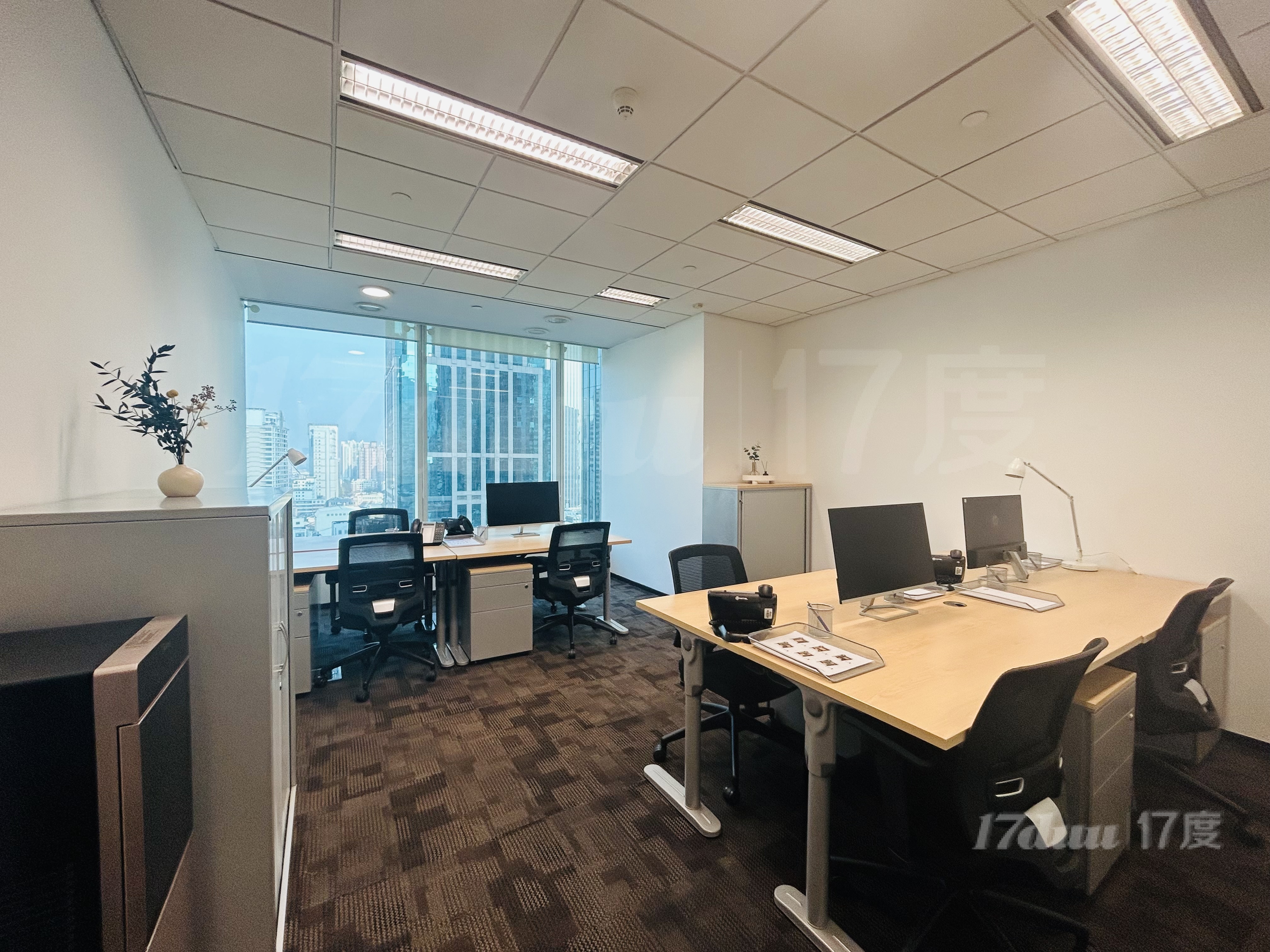 静安区恒隆广场精装带家具，落地窗，户型方正，特价