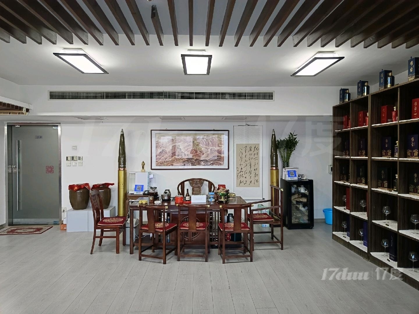 本写字楼位于铸诚大厦12层，东南朝向，采光充足。