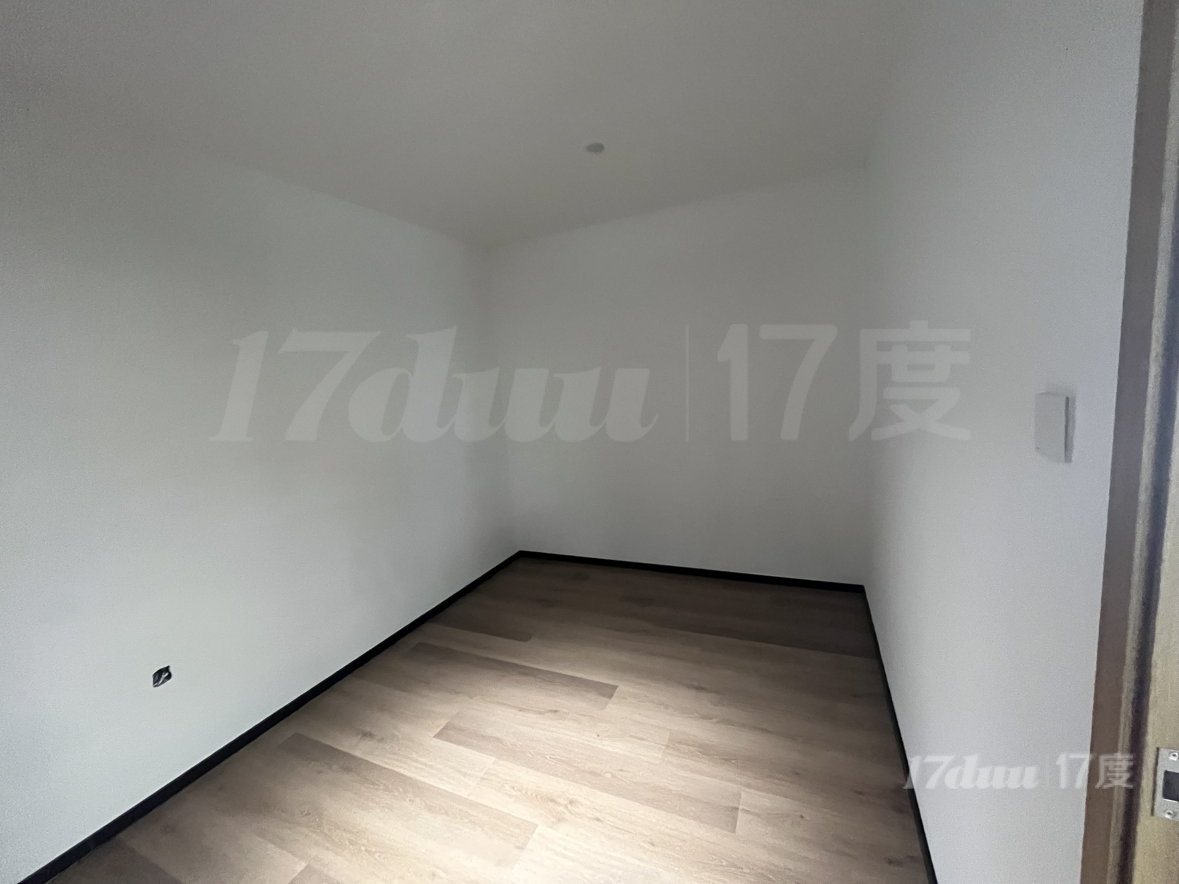 工业区新园区，单价1块多，精装修