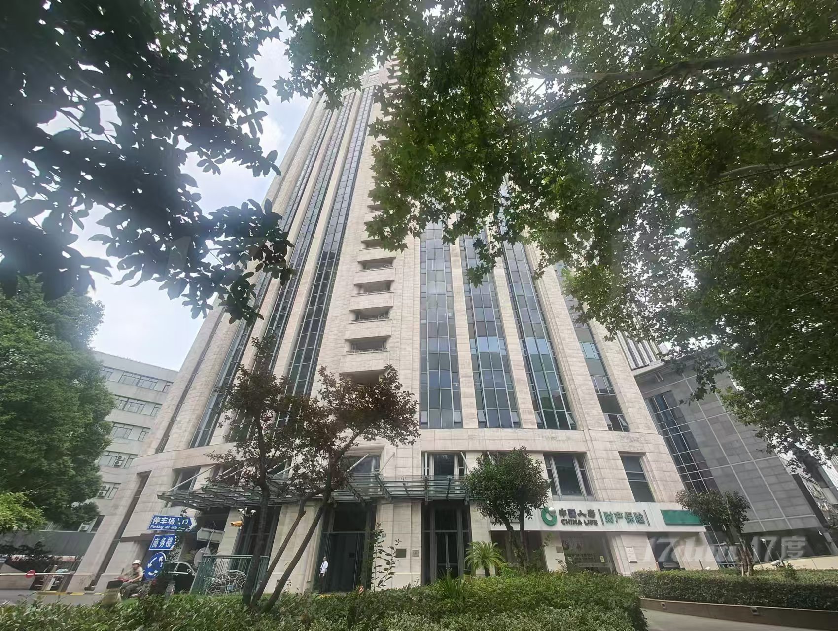 仙霞路高性价办公楼！低价出售！低于市场价！